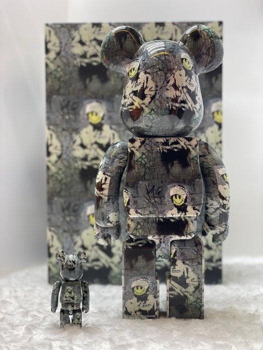 BE@RBRICK, Medicom Toy - Beeldje - Banksy Brandalism - Riot, Antiek en Kunst, Kunst | Designobjecten