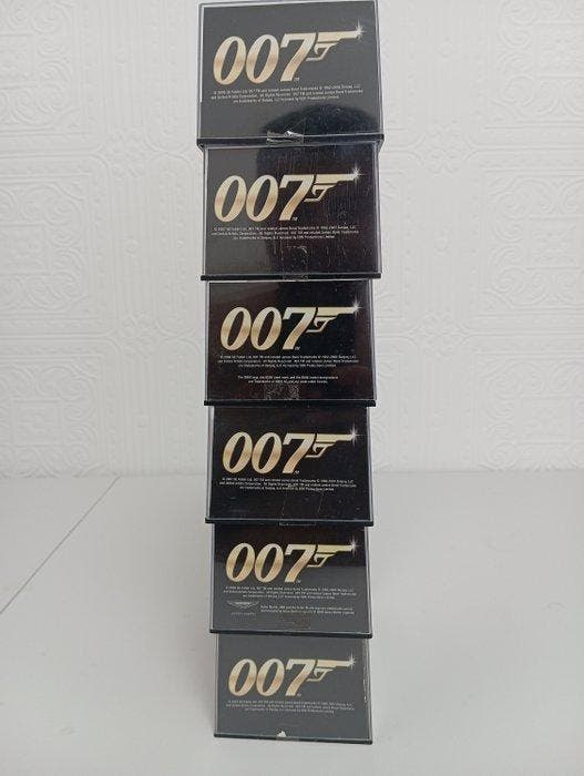IXO 1:43 - Modelauto (6) - Assorted Cars from The James Bond, Hobby en Vrije tijd, Modelauto's | 1:5 tot 1:12