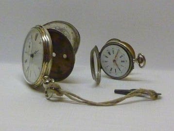 2 Antieke zilveren zakhorloges met Romeinse cijfers - dames, Antiek en Kunst