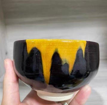 Bol à thé matcha en Kutani-yaki japonais du milieu de