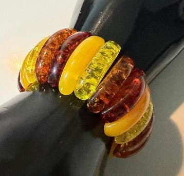 Baltisch amberkleurige multikleurige rekbare armband -