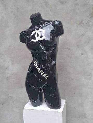 Jan Siwek (XX) - Chanel Bust