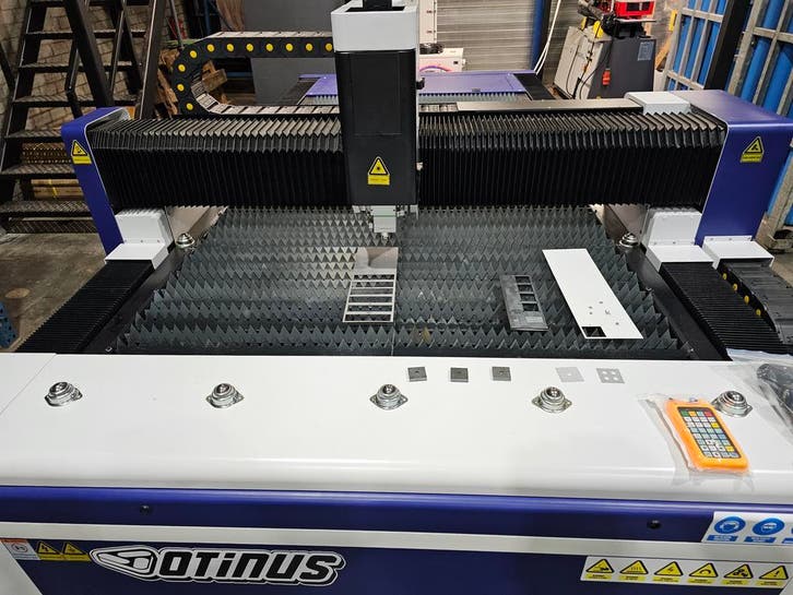 OTINUS 3000x1500 Fiberlaser 1kW, Zakelijke goederen, Machines en Bouw | Metaalbewerking, Ophalen