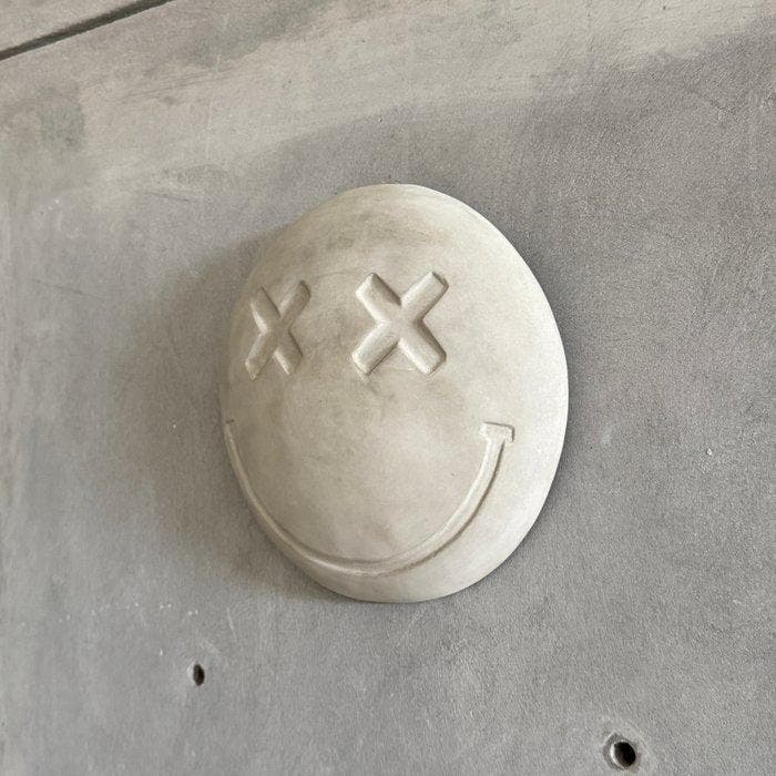 Mitch Richmond (1983) - Keep Smiling! - Wall Sculpture, Antiek en Kunst, Kunst | Designobjecten