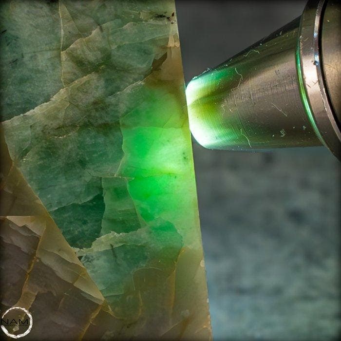 Majestueus smaragdobelisk uit de legendarische Muzo-mijn –, Verzamelen, Mineralen en Fossielen