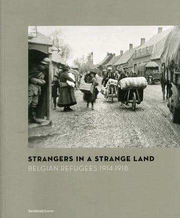 Strangers in a strange land 9789058262905 M. Amara, Boeken, Verzenden, Zo goed als nieuw, M. Amara