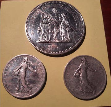 France. Lot de 3 monnaies en argent (2 Francs et 50 Francs)