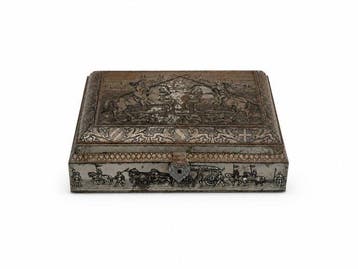 Large Embossed Metal Casket - Medieval Knight Relief - Kist