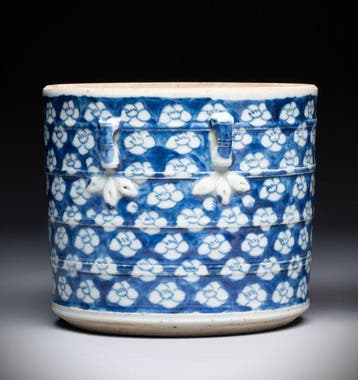 Een KANGXI blauw-witte vaas / pot / plantenbak,