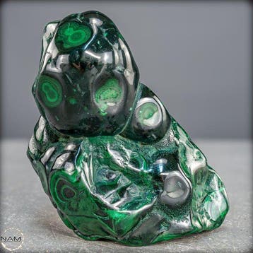 Uitzonderlijke malachiet-sculptuur – de levende energie van
