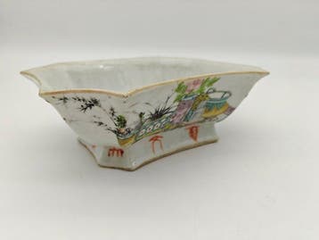 Antique Chinese Famille Rose Rectangular Footed Bowl –