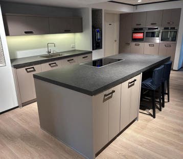 Online veiling: Eiland keuken (gebruikerskeuken) inclusief, Nieuw
