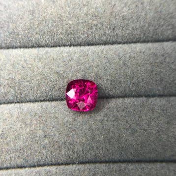 Zonder minimumprijs - 1 pcs Roze Saffier - 0.85 ct - Guild
