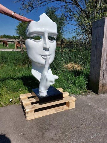 Beeld, artistic Statue head on block  THE SILENCE  102