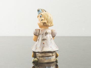 Goebel - M.I. Hummel - Figure - Ein Geschenk für dich /