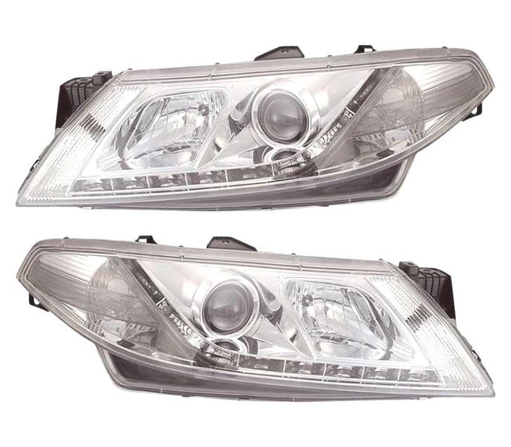 PHARES LED DAYLIGHT POUR RENAULT LAGUNA 01-05 FOND CHROMÉ, Autos : Pièces & Accessoires, Éclairage, Envoi