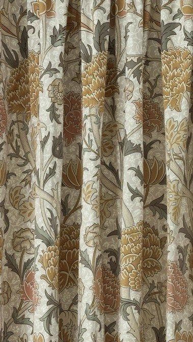 Morris & Co.. - Een paar gordijnen van chenille, Antiquités & Art, Tapis & Textile
