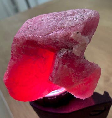 Robijn Ruw. Prachtige 96,30 ct. Mozambique Grote