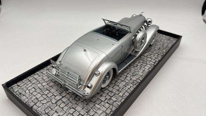 Minichamps 1:18 - Modelauto - Dusenberg SJN Convertible, Hobby en Vrije tijd, Modelauto's | 1:5 tot 1:12