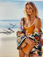 Margot Robbie - Framed signed glossy photograph with, Nieuw