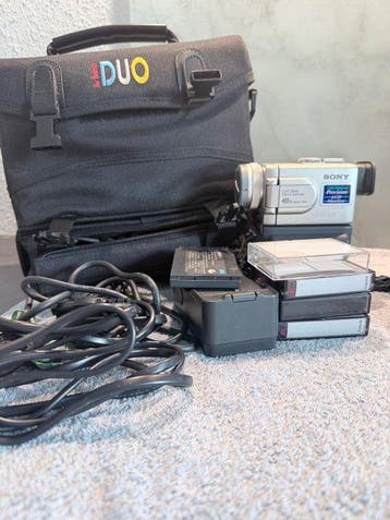 Sony, JVC, Canon, Nikon GR-D740E; GR-D725E; DCR-PC10E;
