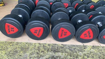 Lot haltères Ziva uréthane 10-40 kg + Rack Matrix offert !, Ophalen of Verzenden, Neuf