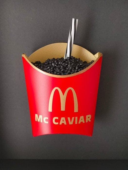XTC Artist - Mc Caviar Red & BW straw Boxed, Antiek en Kunst, Kunst | Designobjecten
