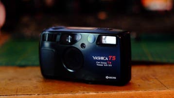 Yashica T5 Appareil photo compact argentique, Audio, Tv en Foto, Nieuw