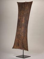 Turkana ijzeren schild met aluminium handvat – Kenia –
