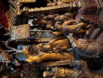 Groot Chinees houten paneel, uit hout gesneden, gelakt en