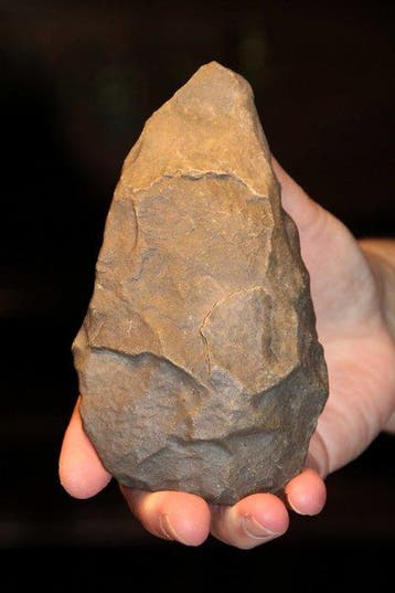 Paleolithisch Steengoed Bifaciaal werktuig - 145 mm (Zonder