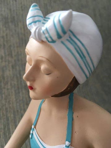 Beeldje - LADY IN FINE BAD NEGLIGÉ - Hars