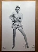 Bert Stern (1929–2013) - Bert Stern signed Famous Twiggy in