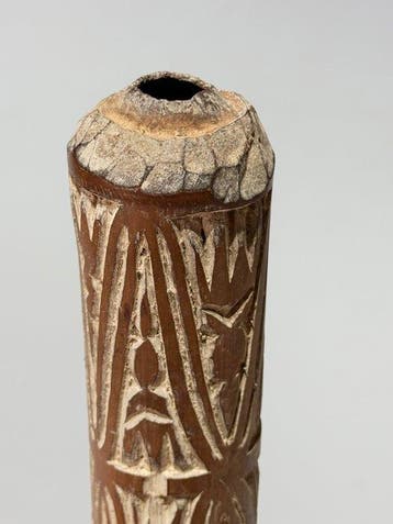 Klassiek blaasinstrument, hoorn uit Asmat - Fu - West-Papoea