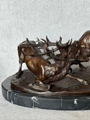 Beeld, Exclusief bronzen sculptuur van vechtende herten 43