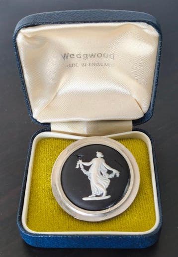 Wedgwood - Zwart basalt - Broche