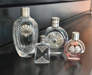 Themacollectie - 4 flesjes parfum van glas en zilver