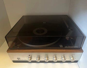 PE - 2001 VHS 3 Idler-Drive Stereo Platenspeler, Nieuw