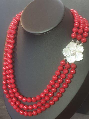 Drie-rijige, levendig rood bamboe-koraal, 8 mm kralen,