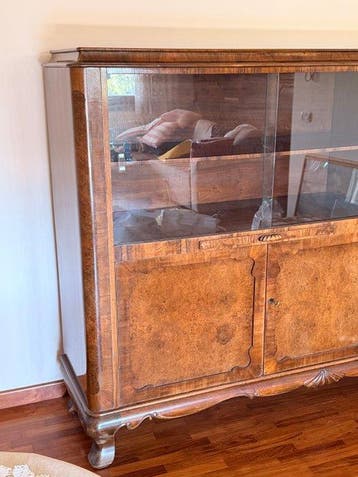Hoog dressoir - Knoesthout