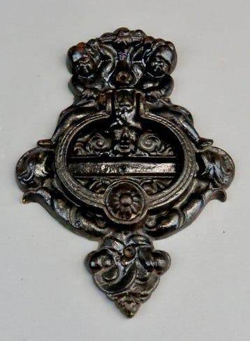 Heurtoir de porte - 1950-1960 - avec des anges - fonte, Antiquités & Art