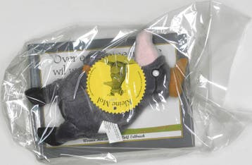 Over een kleine mol die wil weten wie er op zijn kop gepoept, Verzenden, Werner Holzwarth