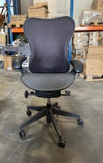 Refurbished Herman Miller Mirra 2 Butterfly Graphite, Verzenden, Zwart, Zo goed als nieuw, Bureaustoel