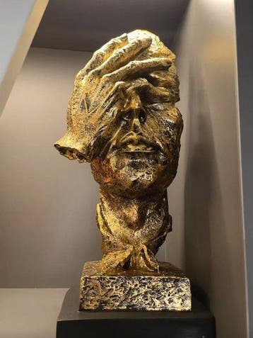 Unknown - Beeldje - Head with hand covering face - Hars,