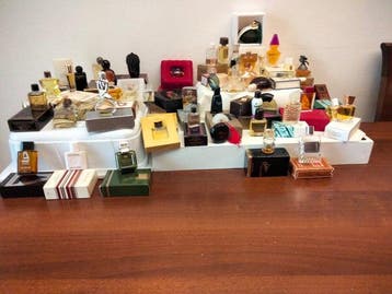 Themacollectie - Verzameling van 48 parfumminiaturen,