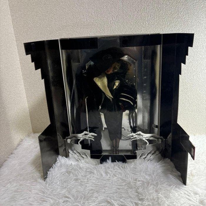 Mattel (Barbie Collector) - Pop Cruella De Vil “Pinstripes”, Antiquités & Art, Antiquités | Jouets