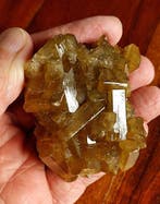Baryte jaune miel sur Fluorite. cristaux tabulaire - Hauteur
