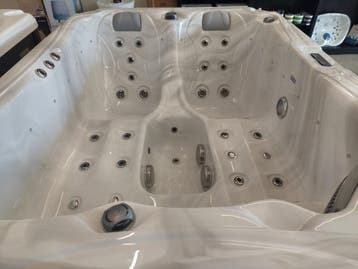 STOCKDEALS | 3 verschillende jacuzzi modellen, Nieuw