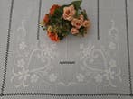 Elegante Tovaglia ricamata a mano in misto lino 12 posti