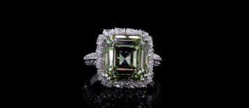 Ring - 14 karaat Witgoud - 10.08ct. tw. Groen Diamant (Fancy, Nieuw